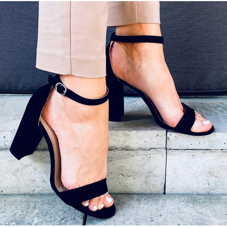 Černé sandály na vysokém podpatku černá 2