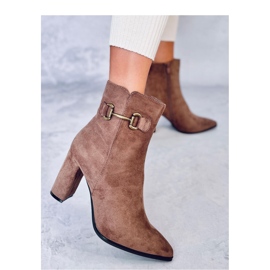 Khaki semišové kotníkové boty na vysokém podpatku hnědý 1 Khaki semišové kotníkové boty na vysokém podpatku hnědý 1