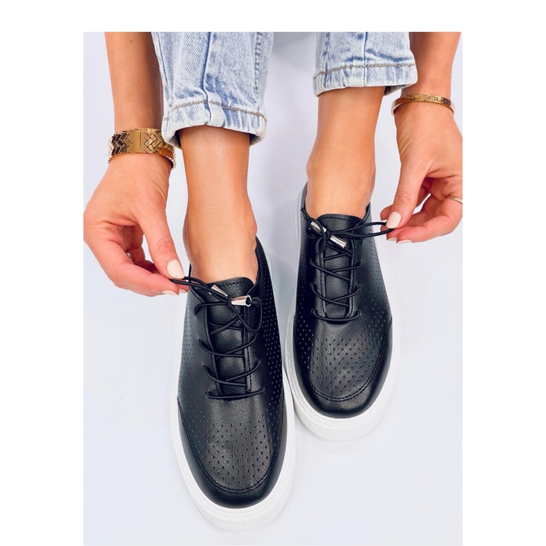 Černé prolamované tenisky černá 1