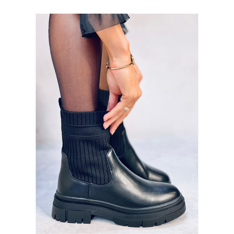 Kotníkové boty s elastickým svrškem Demus Black - Inello černá 2