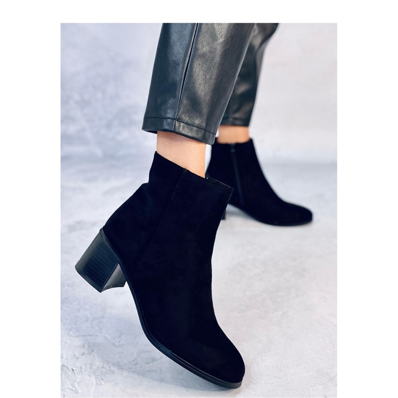 Klasické kotníkové boty na podpatku Annie Black - Inello černá 2