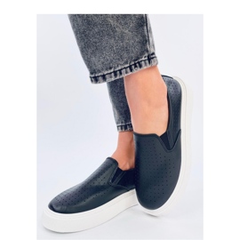 Černé prolamované slip-on tenisky černý 2