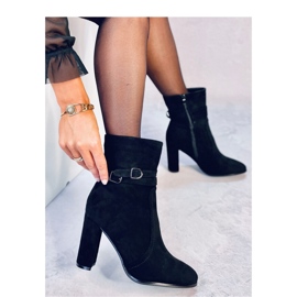 Dianes Černé semišové kotníkové boty na podpatku - Inello černá 2