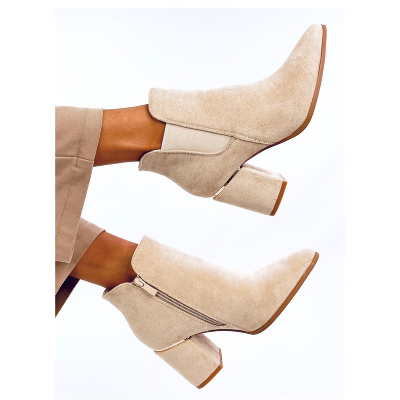 Croix Beige kotníkové boty s mandlovou špičkou na vysokém podpatku - Inello béžový 1 Croix Beige kotníkové boty s mandlovou špičkou na vysokém podpatku - Inello béžový 1