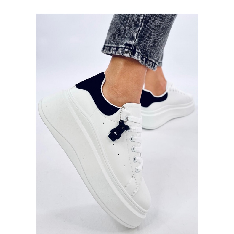 Tenisky na klínku Liezel WHITE/BLACK s přívěskem - Inello černý 2