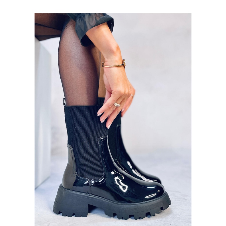 Batson Black lakované boty Chelsea - Inello černý 2