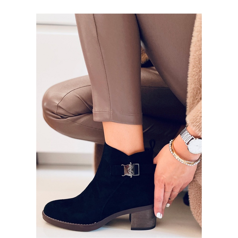 Klasické kotníkové boty na podpatku Marsha Black - Inello černá 1