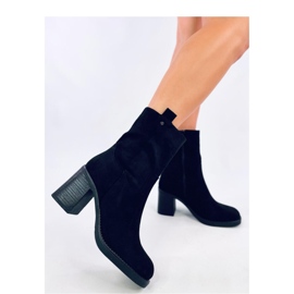 Salifi Black kotníkové boty na širokém podpatku - Inello černá 1 Salifi Black kotníkové boty na širokém podpatku - Inello černá 1