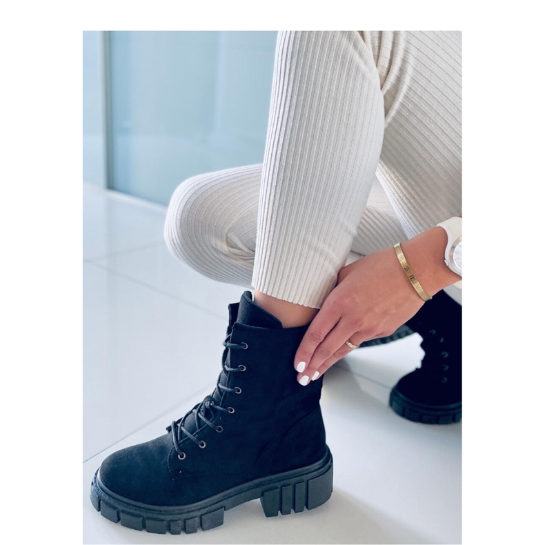 Kelis Černé šněrovací kotníkové boty - Inello černá 2