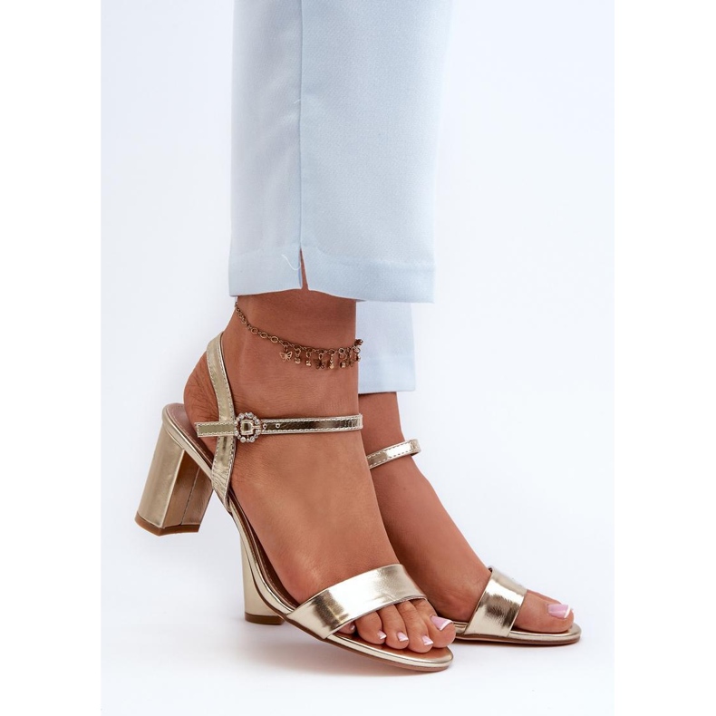 Step in style Sandály Model Glindra 24SD98-6986 Gold - Krok ve velkém stylu žlutá 1