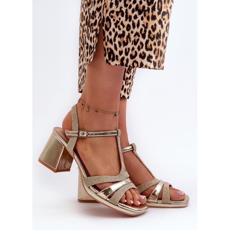 Zlaté sandály na sloupku zlatý 1