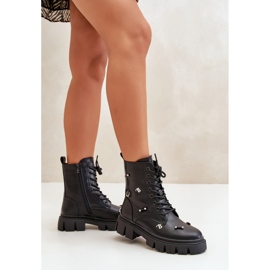 Dámské tašky s černými dekoracemi 1