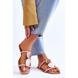 Semišové pantofle s béžovými ozdobami 1