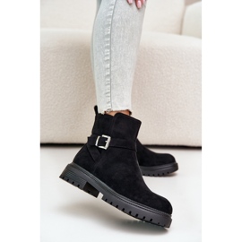 Zateplené dámské kotníkové boty s černou přezkou černá 1