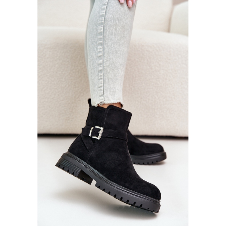 Zateplené dámské kotníkové boty s černou přezkou černá 1
