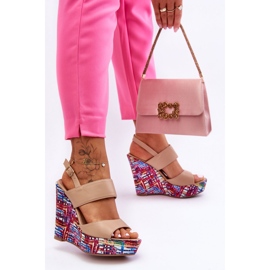 Béžové dámské sandály na klínku béžový 1 Béžové dámské sandály na klínku béžový 1