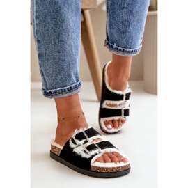 Step in style Pantofle Model Ezilena WSL-200 Black - Krok ve stylu černá 1