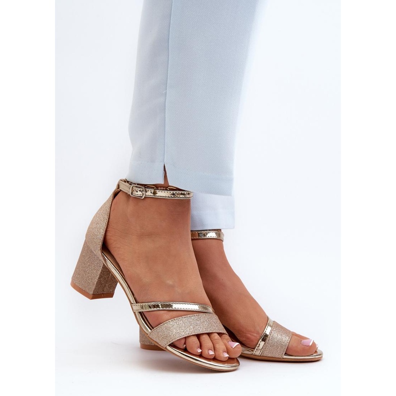 Step in style Sandály Model Ploemis 20244 Gold - Krok ve velkém stylu žlutá 1