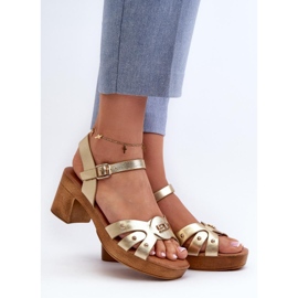 Step in style Sandály Model Assames 24SD98-6758 Gold - Krok ve velkém stylu žlutá 1 Step in style Sandály Model Assames 24SD98-6758 Gold - Krok ve velkém stylu žlutá 1