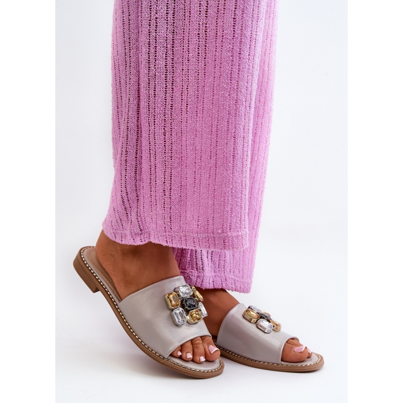 S. BARSKI Dámské ploché sandály se zdobením béžový 1