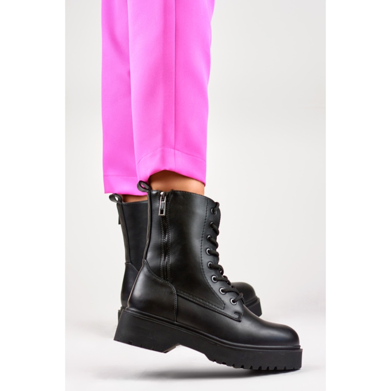 Workers Model YY27Y-B Black černá 1