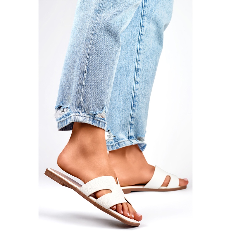 Sandálové žabky Model MTBL06W Bílé bílý 1 Sandálové žabky Model MTBL06W Bílé bílý 1