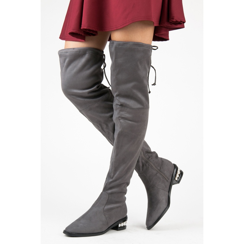 Fashion Šedí mušketýři s perlami šedá 1