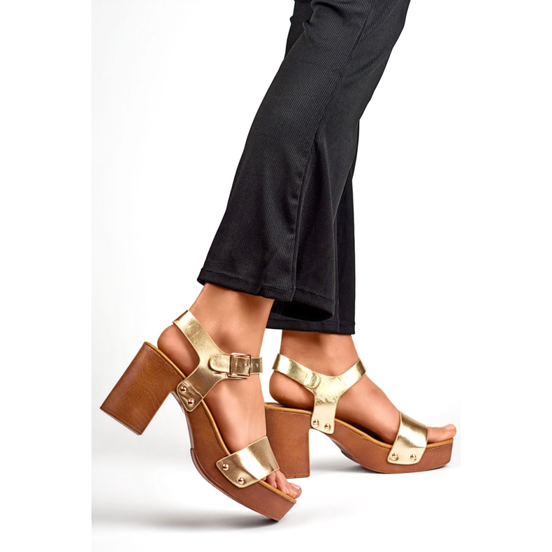 Zlaté sandály model 3993GO zlatý 1