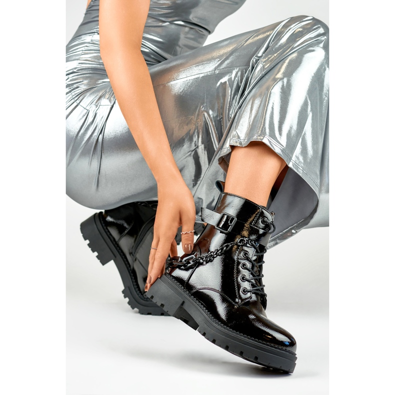 Workers Model 250013B-LA Černý lak - PRIMO černá 1