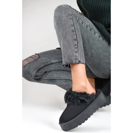 Pantofle Model 81366-1B černá 1