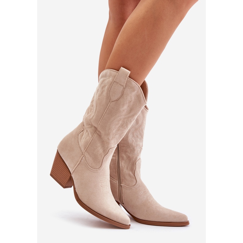 Dámské kovbojské boty na vysokém podpatku vyrobené z ekologického semiše světle béžové Wendlis béžový 1 Dámské kovbojské boty na vysokém podpatku vyrobené z ekologického semiše světle béžové Wendlis béžový 1