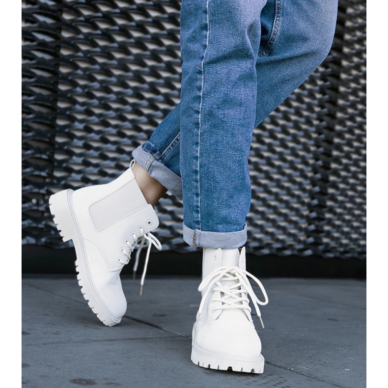 Světle béžové zateplené kotníkové boty značky Brayna béžový 2 Světle béžové zateplené kotníkové boty značky Brayna béžový 2