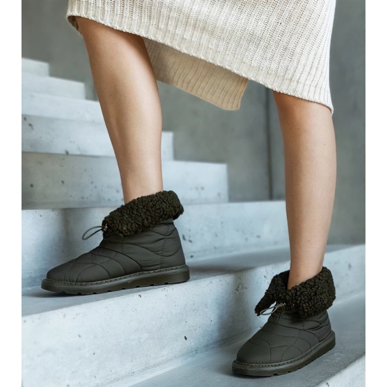 Zelené zateplené sněhule s manžetou Caellita černá 1