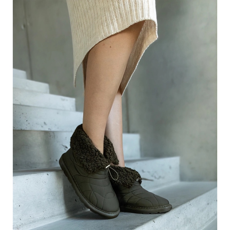 Zelené zateplené sněhule s manžetou Caellita černá 2