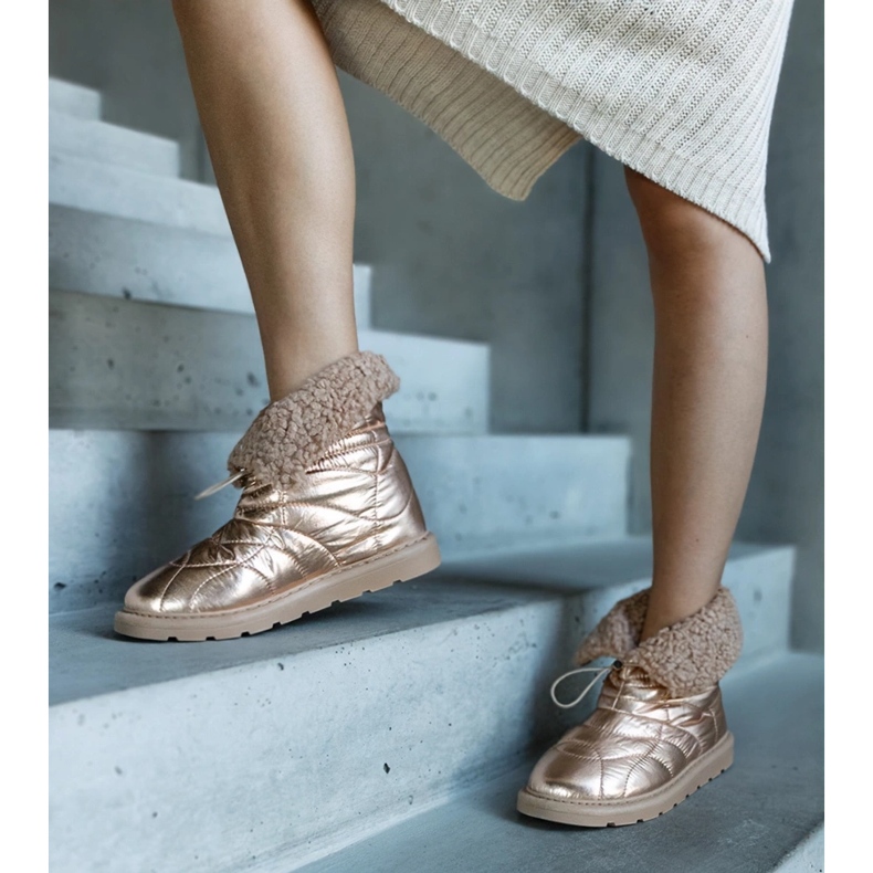 Zlaté zateplené sněhule Caellita s manžetou zlatý 1