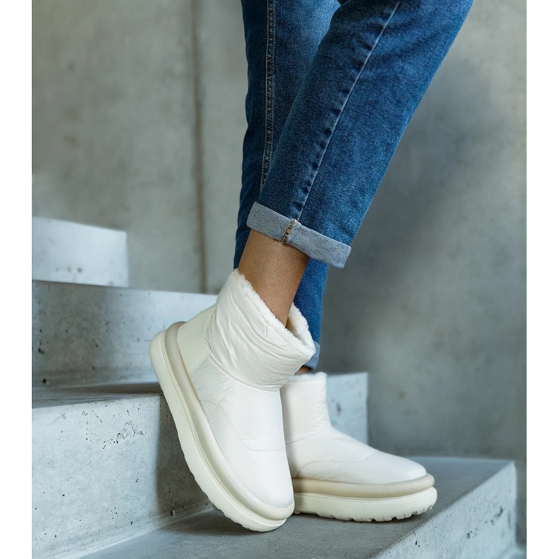 Béžové teplé sněhule na platformě Cores béžový 1