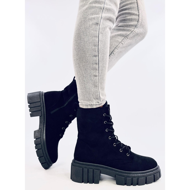 Černé šněrovací kozačky Kelis černá 2 Černé šněrovací kozačky Kelis černá 2