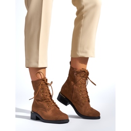 Hnědé dámské šněrovací kotníkové boty na nízkém podpatku hnědý 1
