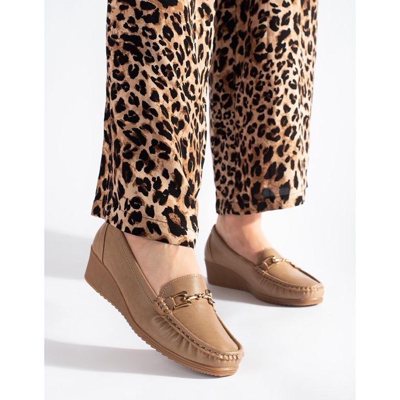 Béžové dámské mokasíny s přezkou béžový 1