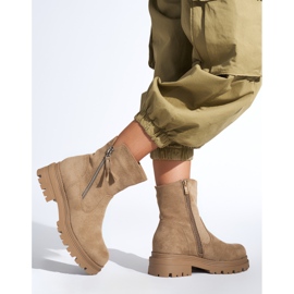 Tmavě béžové dámské kotníkové boty s ozdobným zipem béžový 2 Tmavě béžové dámské kotníkové boty s ozdobným zipem béžový 2