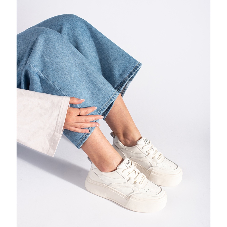 Bílé dámské sportovní boty s vysokou podrážkou bílý 2