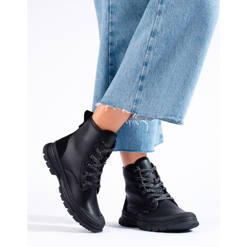 T.Sokolski Šněrovací dámské boty Sokolski z ekologické kůže černá 2