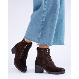 W. Potocki Šněrovací dámské kozačky Potocki na vysokém podpatku z ekologického semiše hnědý 1 W. Potocki Šněrovací dámské kozačky Potocki na vysokém podpatku z ekologického semiše hnědý 1