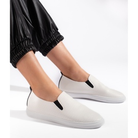 Prolamované slip-on tenisky v bílé a černé barvě bílý 1