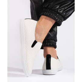Prolamované slip-on tenisky v bílé a černé barvě bílý 3