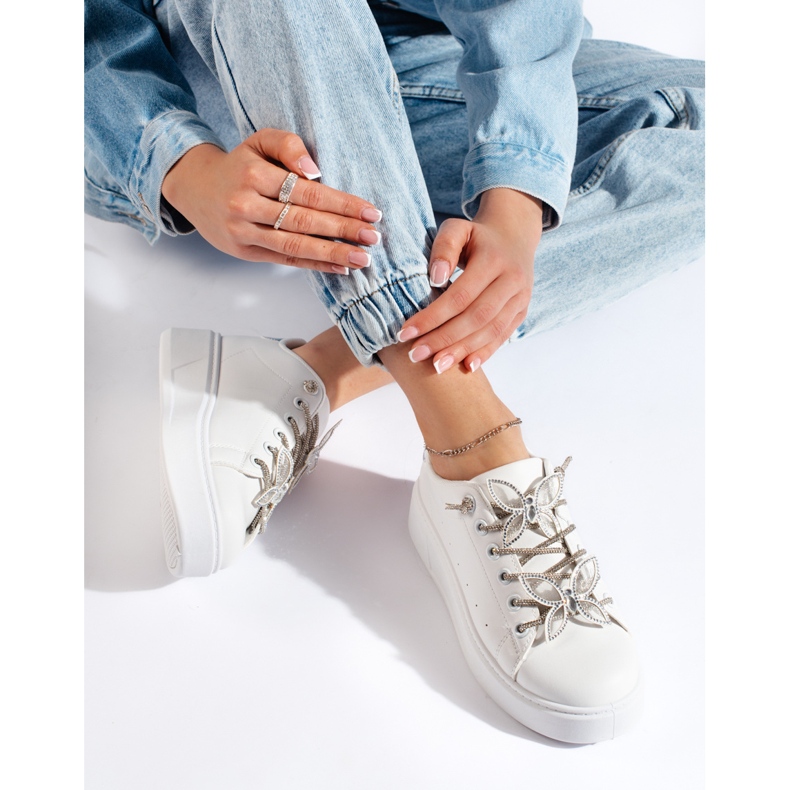 Bílé sportovní boty s motýly bílý 1
