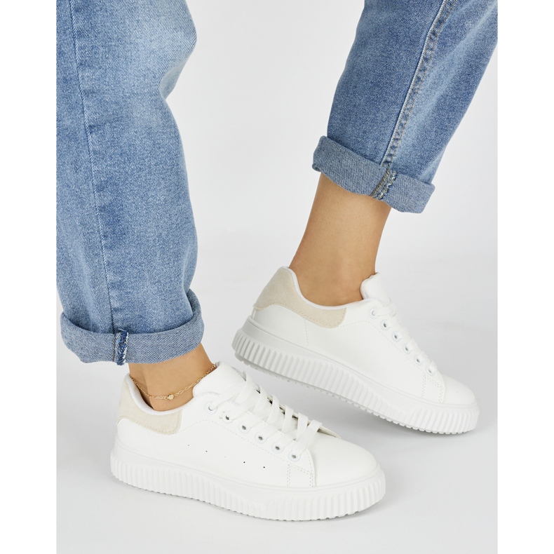 Bílé dámské tenisky s béžovým prvkem bílý 2