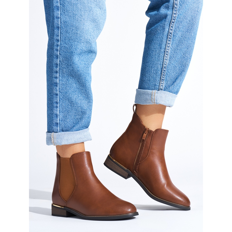 Hnědé klasické dámské kozačky hnědý 1