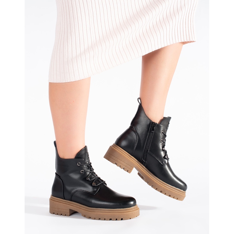 Černé šněrovací kotníkové boty s béžovou podrážkou Sergio Leone černá 1 Černé šněrovací kotníkové boty s béžovou podrážkou Sergio Leone černá 1