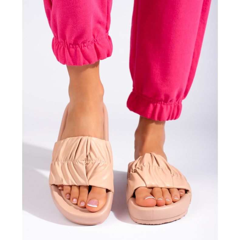 Béžové dámské žabky béžový 1